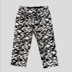 Victoria's Secret Victoria Sport Knockout Crop Capri Leggings Size Medium VGC